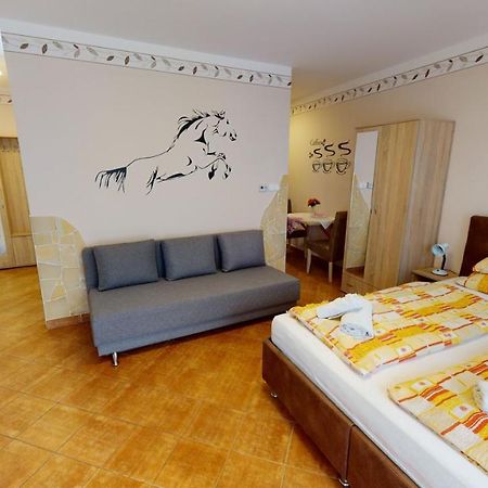 Cristian Apartman Hajduszoboszlo Bagian luar foto
