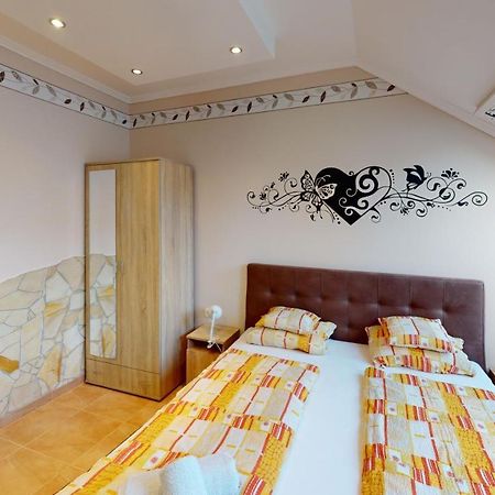 Cristian Apartman Hajduszoboszlo Bagian luar foto