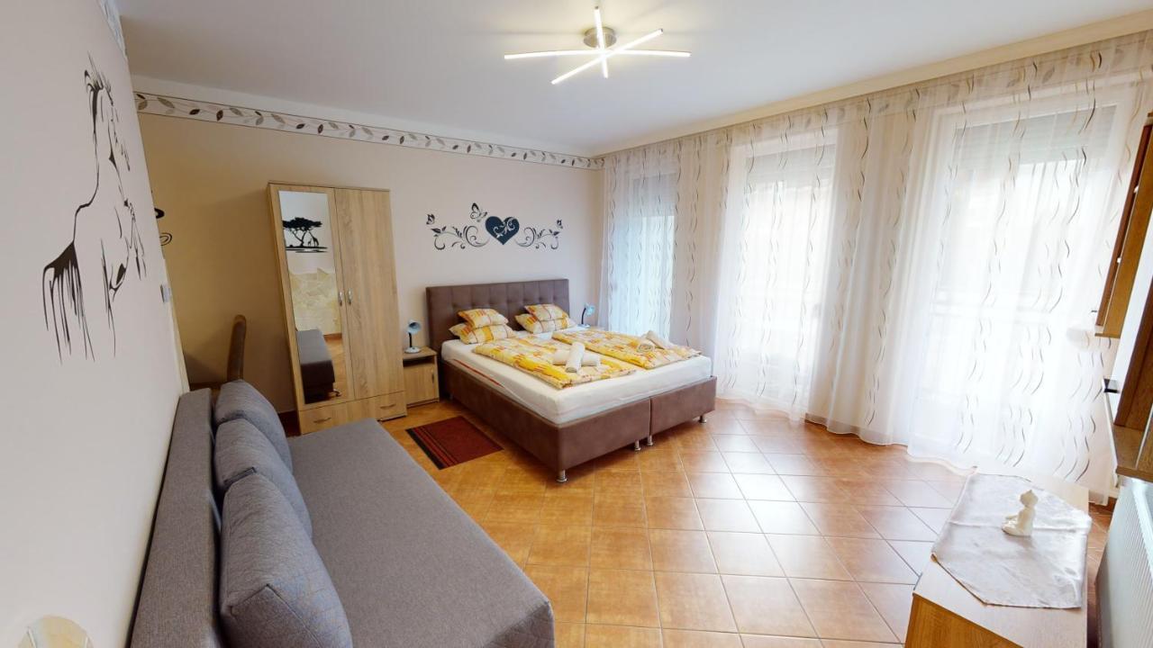Cristian Apartman Hajduszoboszlo Bagian luar foto