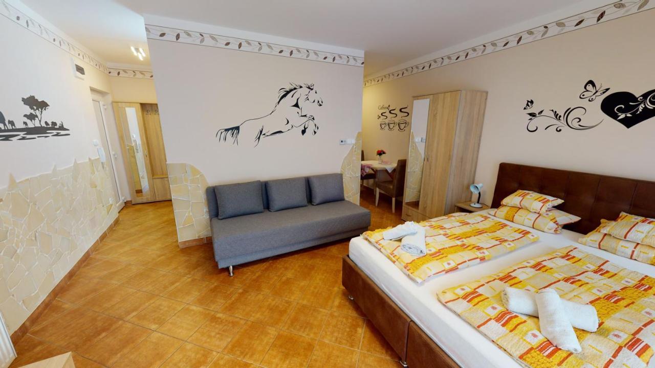 Cristian Apartman Hajduszoboszlo Bagian luar foto