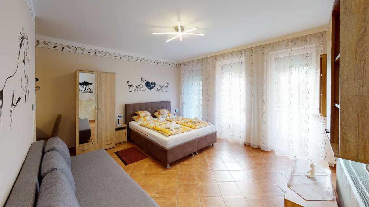 Cristian Apartman Hajduszoboszlo Bagian luar foto