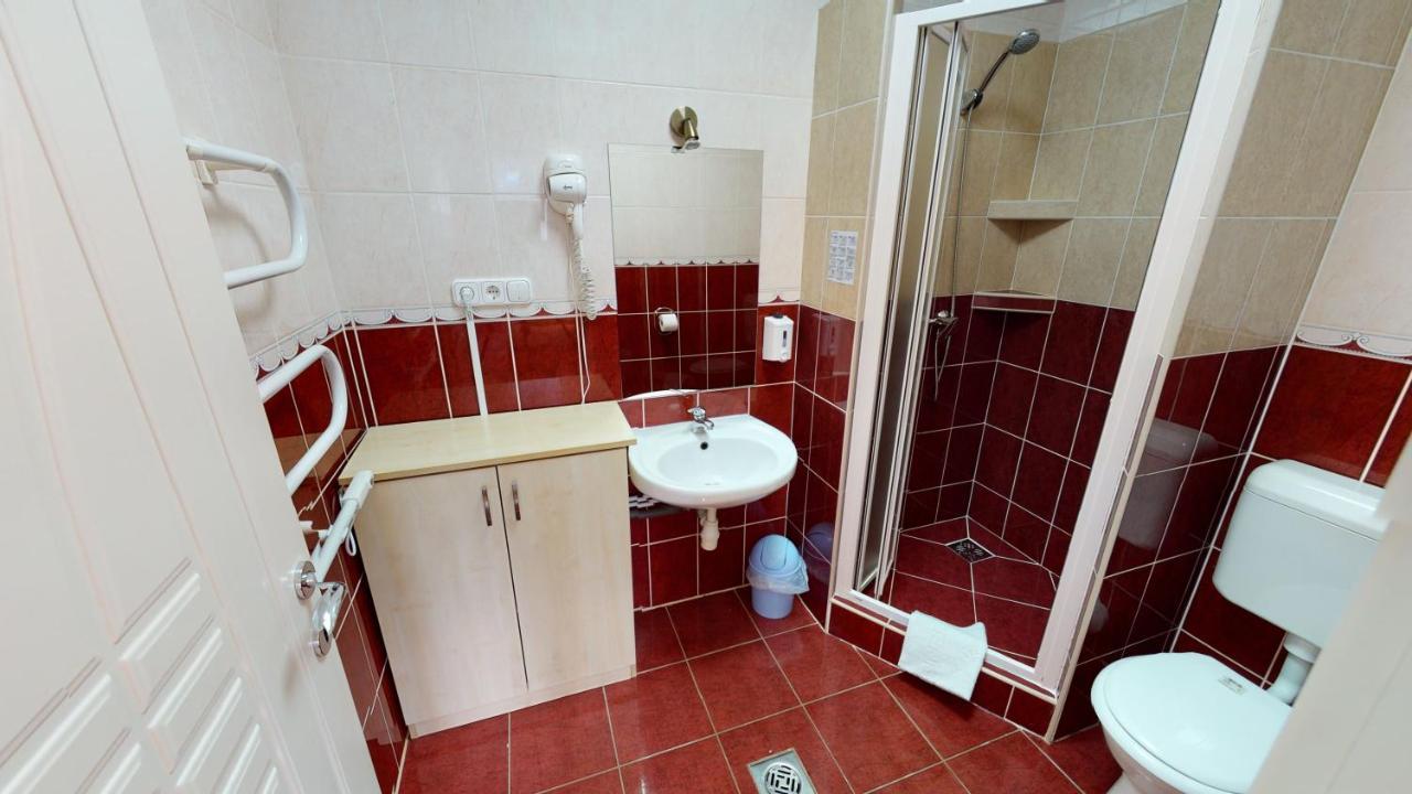 Cristian Apartman Hajduszoboszlo Bagian luar foto